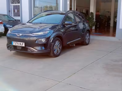 HYUNDAI - KONA<br />
